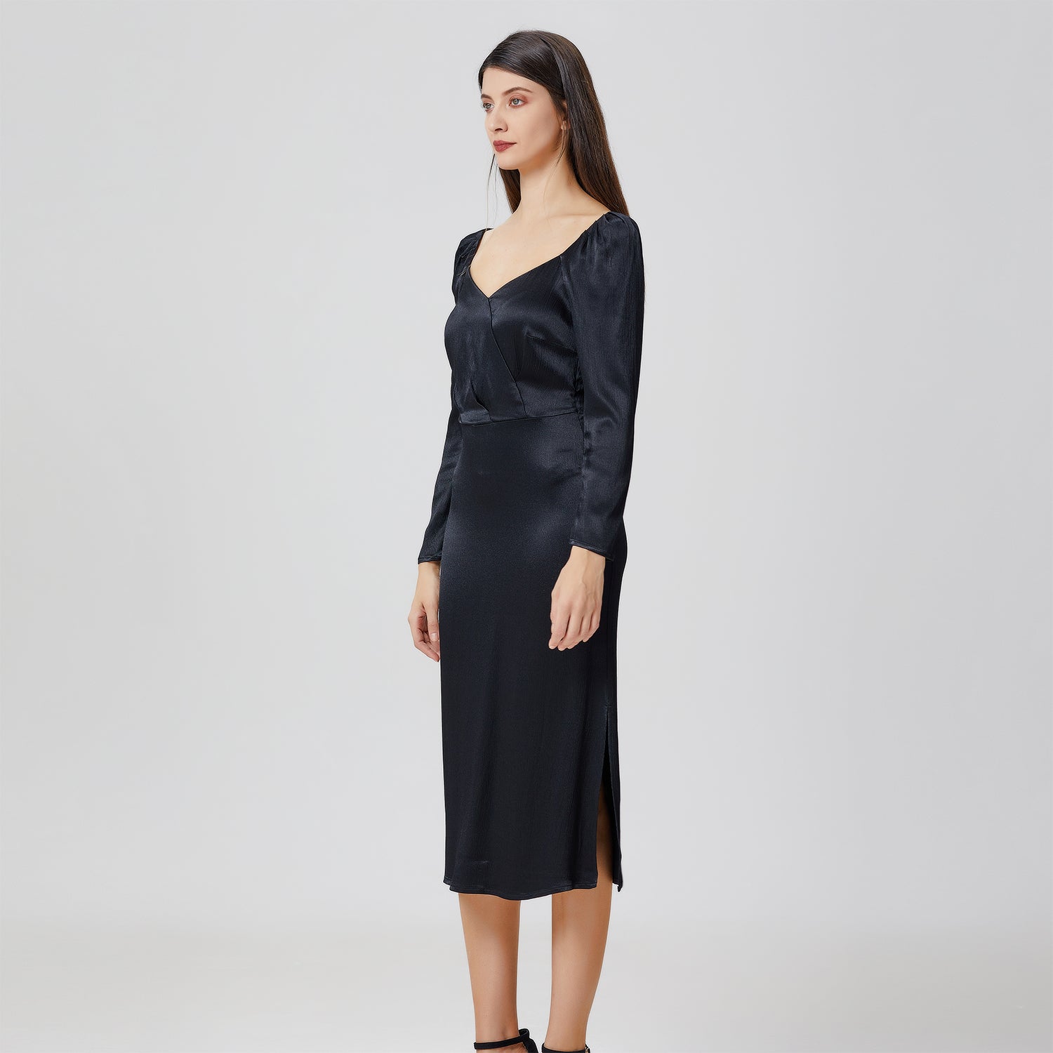 Robe satin à décolleté coeur- croisé