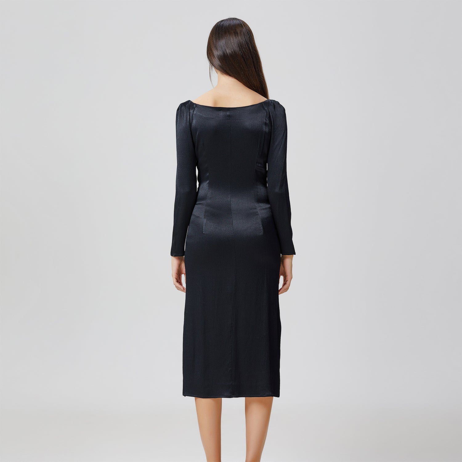 Robe satin à décolleté coeur- croisé