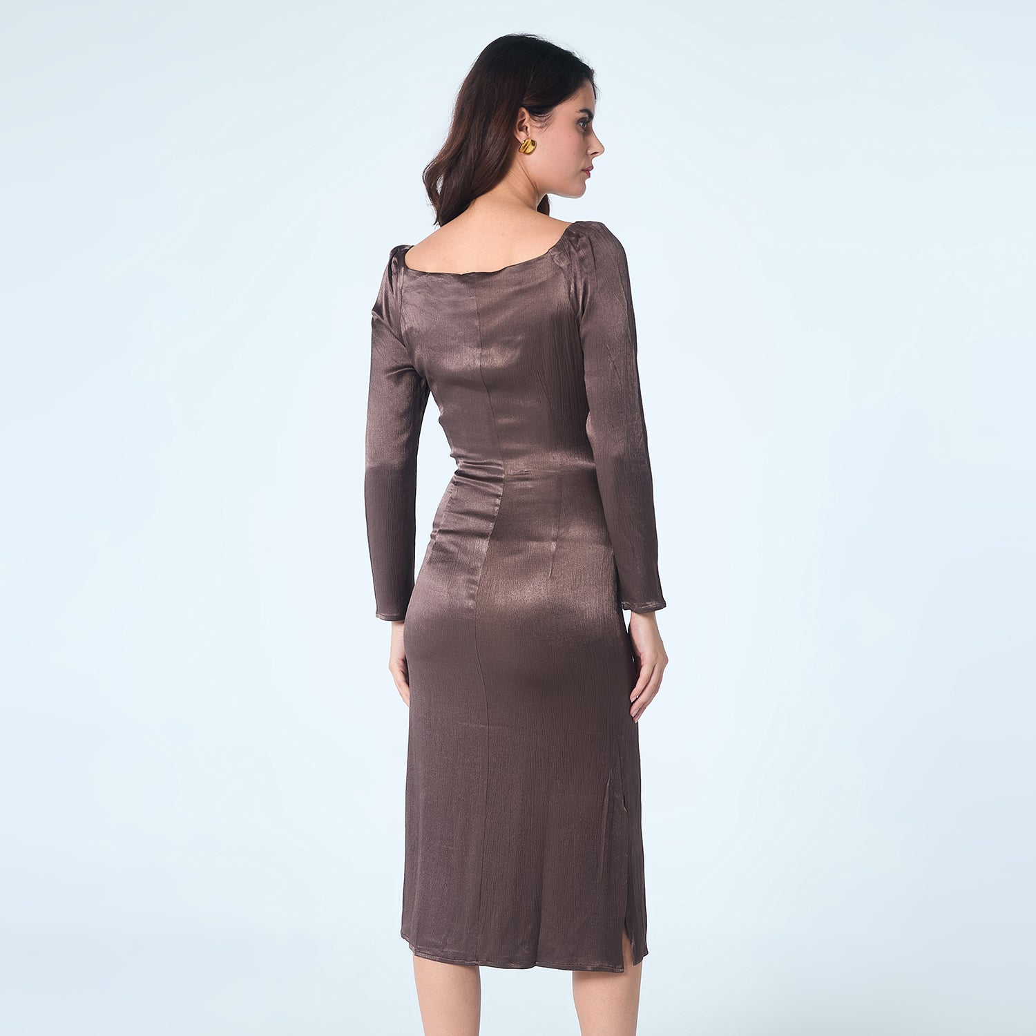 Robe satin à décolleté coeur- croisé