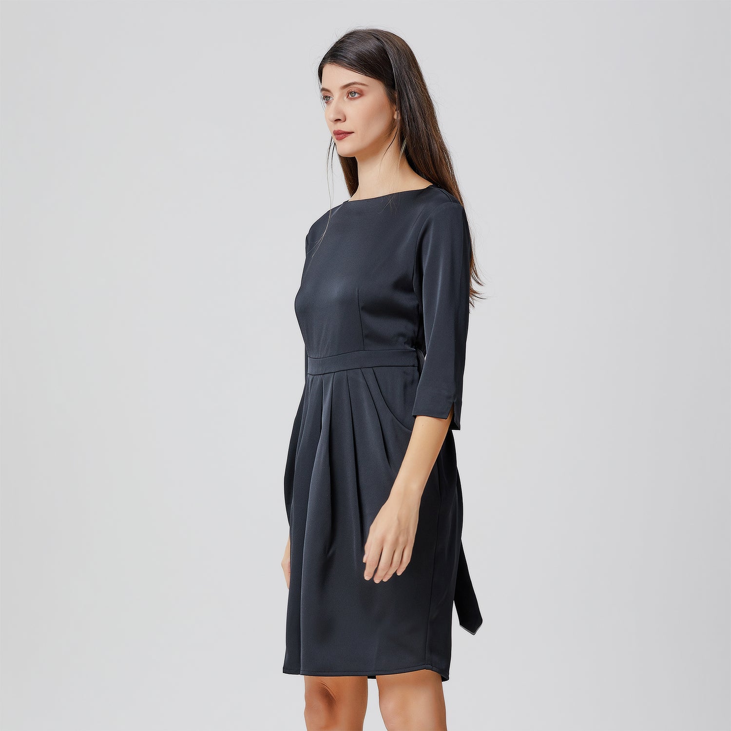 Robe taille soulignée et plis