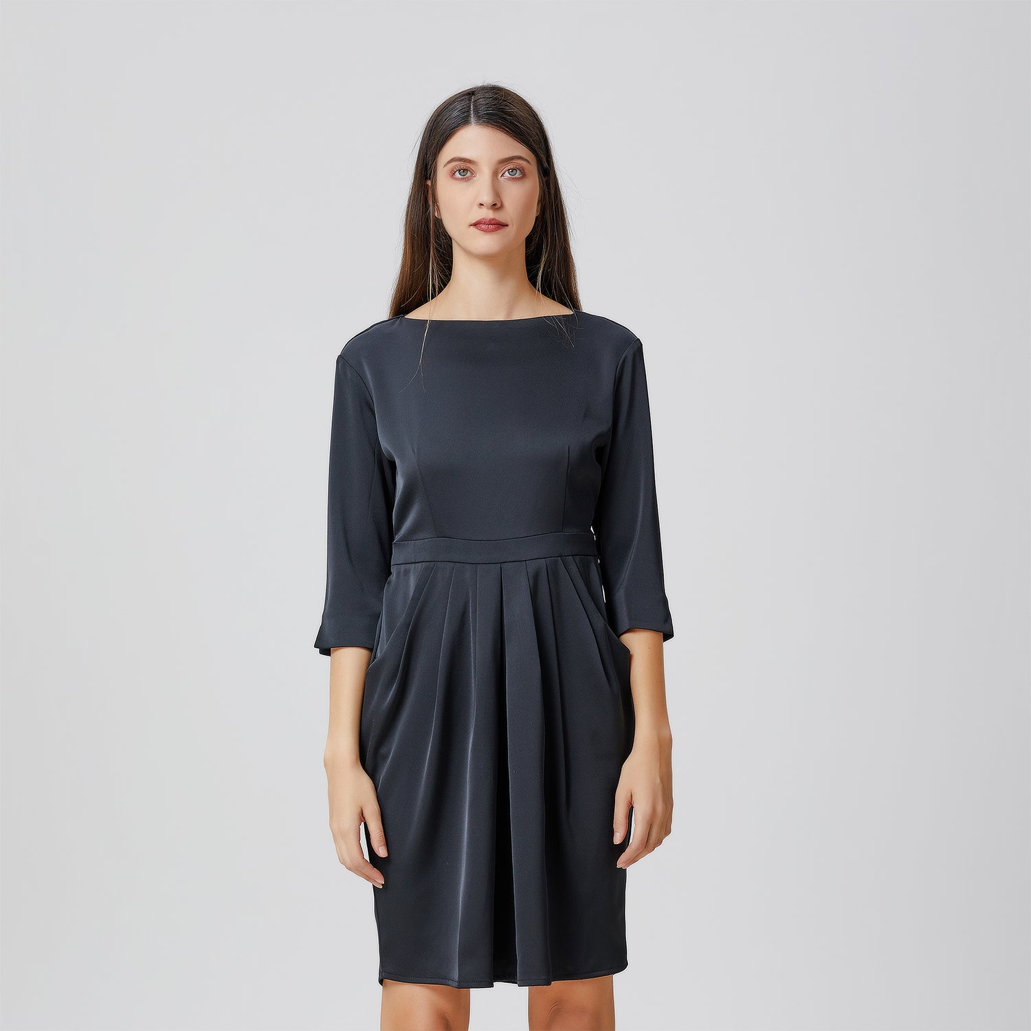 Robe taille soulignée et plis