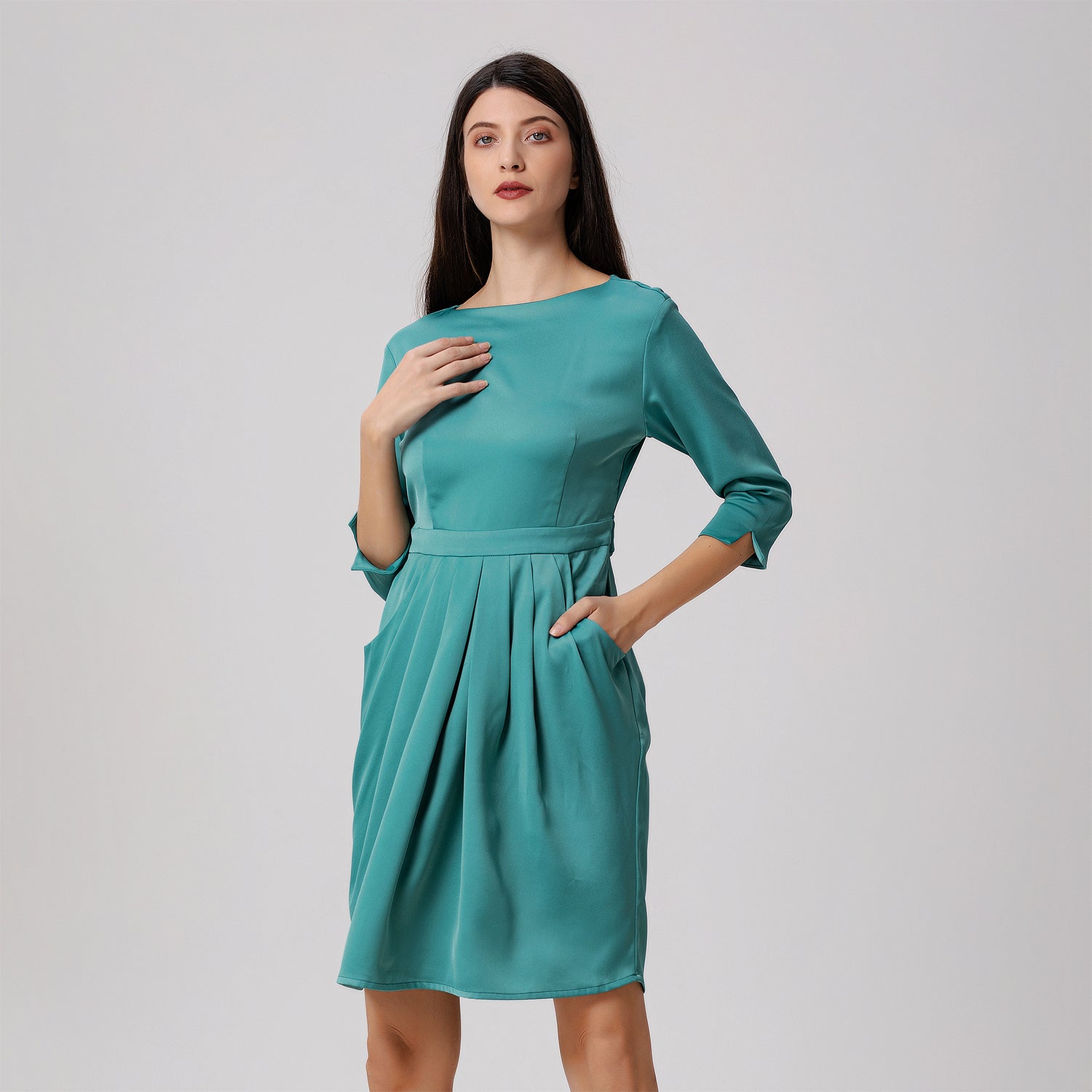 Robe taille soulignée et plis