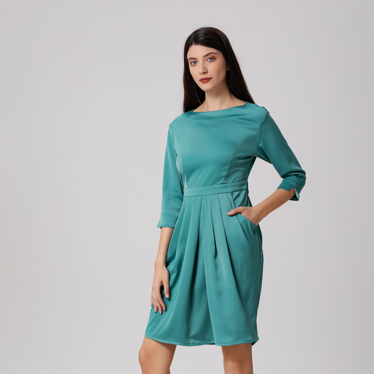Robe taille soulignée et plis