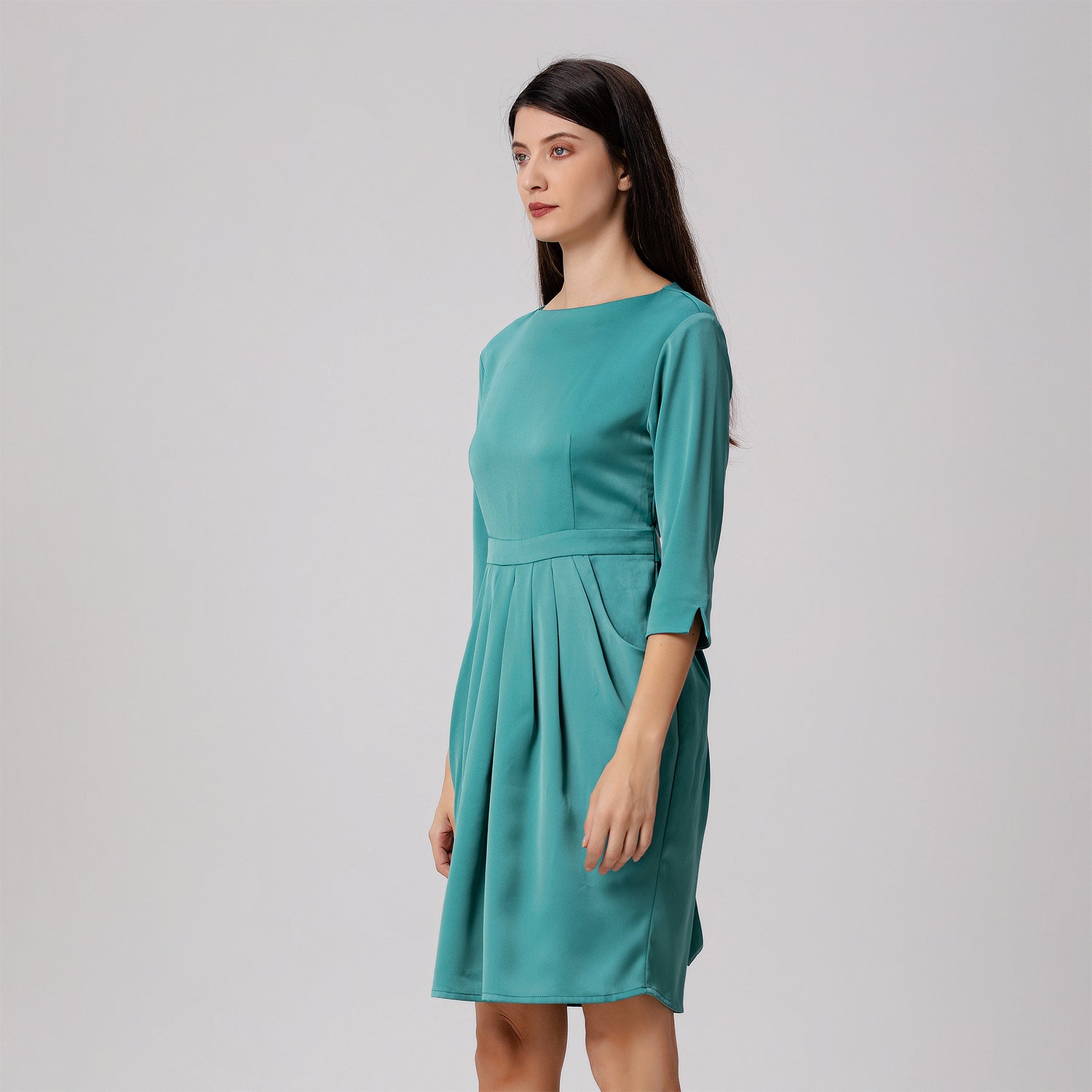 Robe taille soulignée et plis