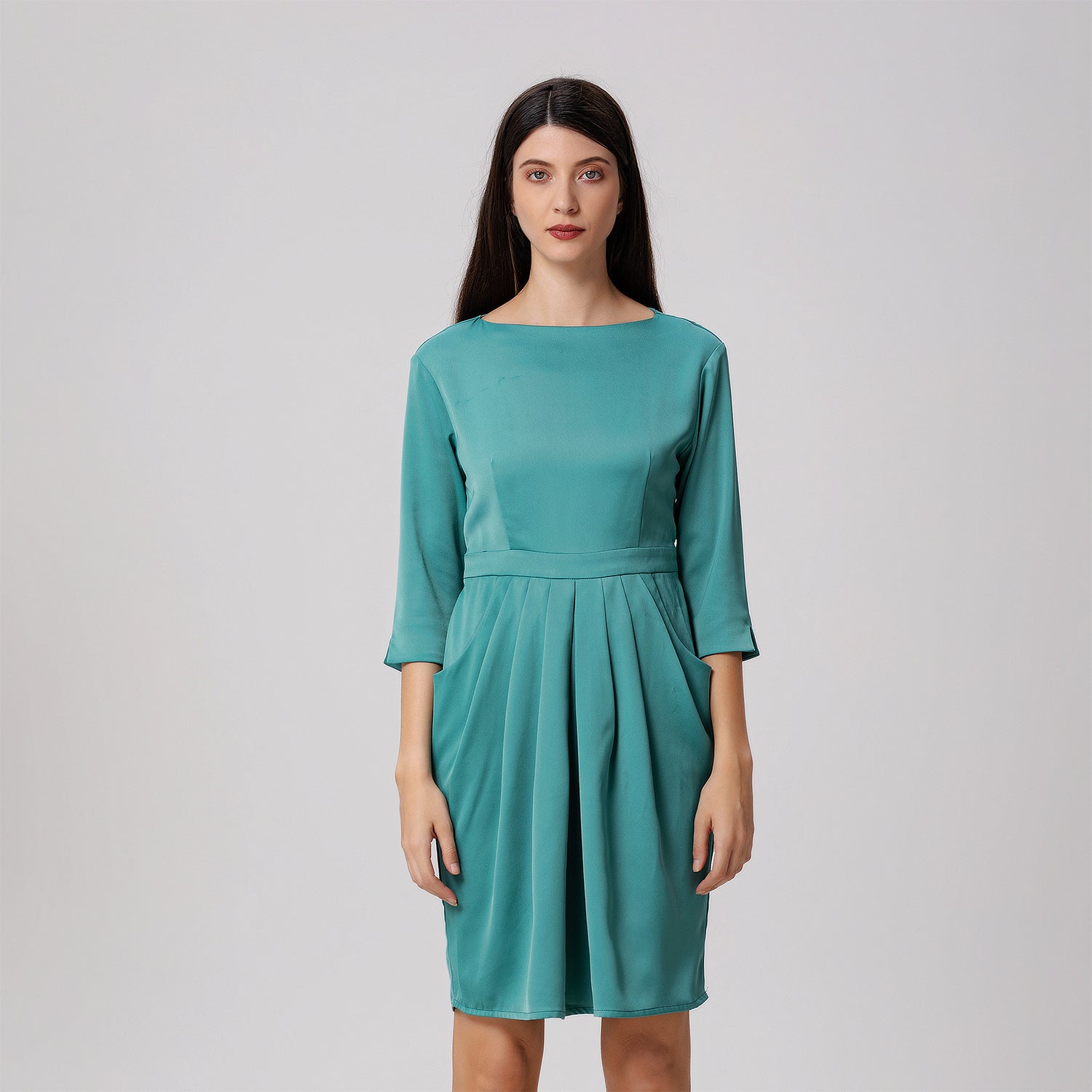 Robe taille soulignée et plis