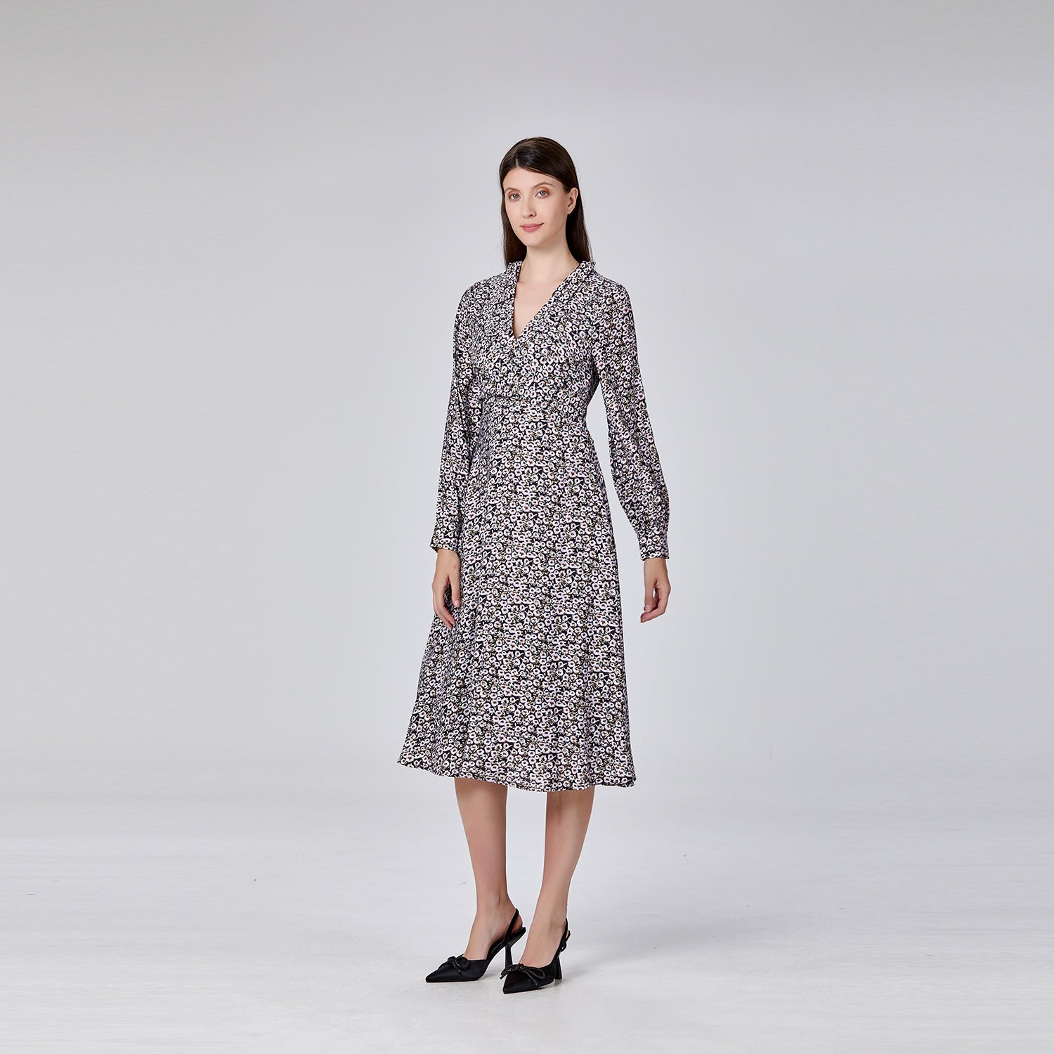 Robe évasée imprimée à décolleté en V et drapé croisé