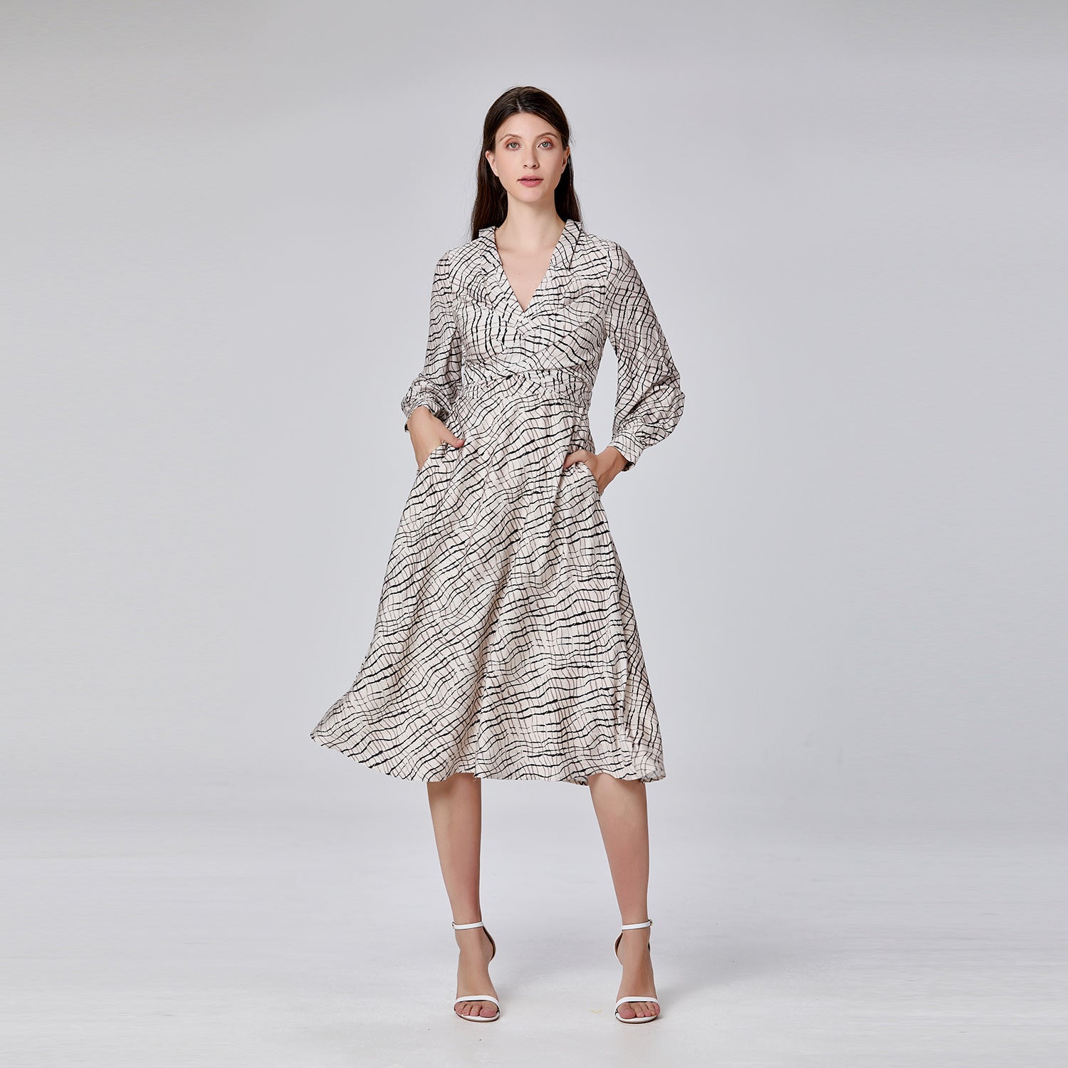 Robe imprimée à décolleté en V et drapé croisé