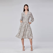 Robe imprimée à décolleté en V et drapé croisé