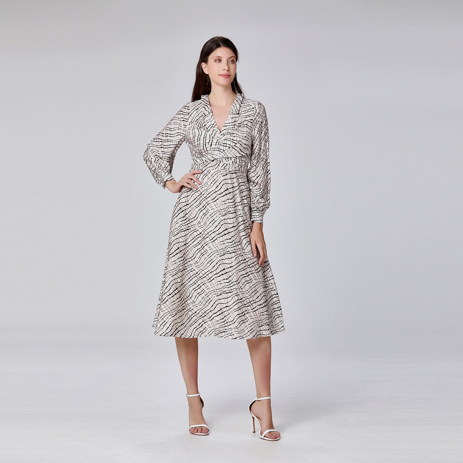Robe imprimée à décolleté en V et drapé croisé
