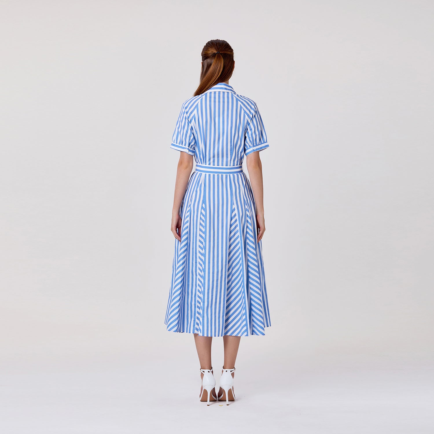 Robe chemise rayée en coton avec ceinture