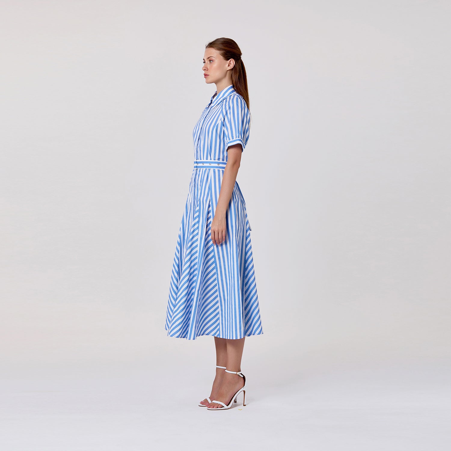 Robe chemise rayée en coton avec ceinture