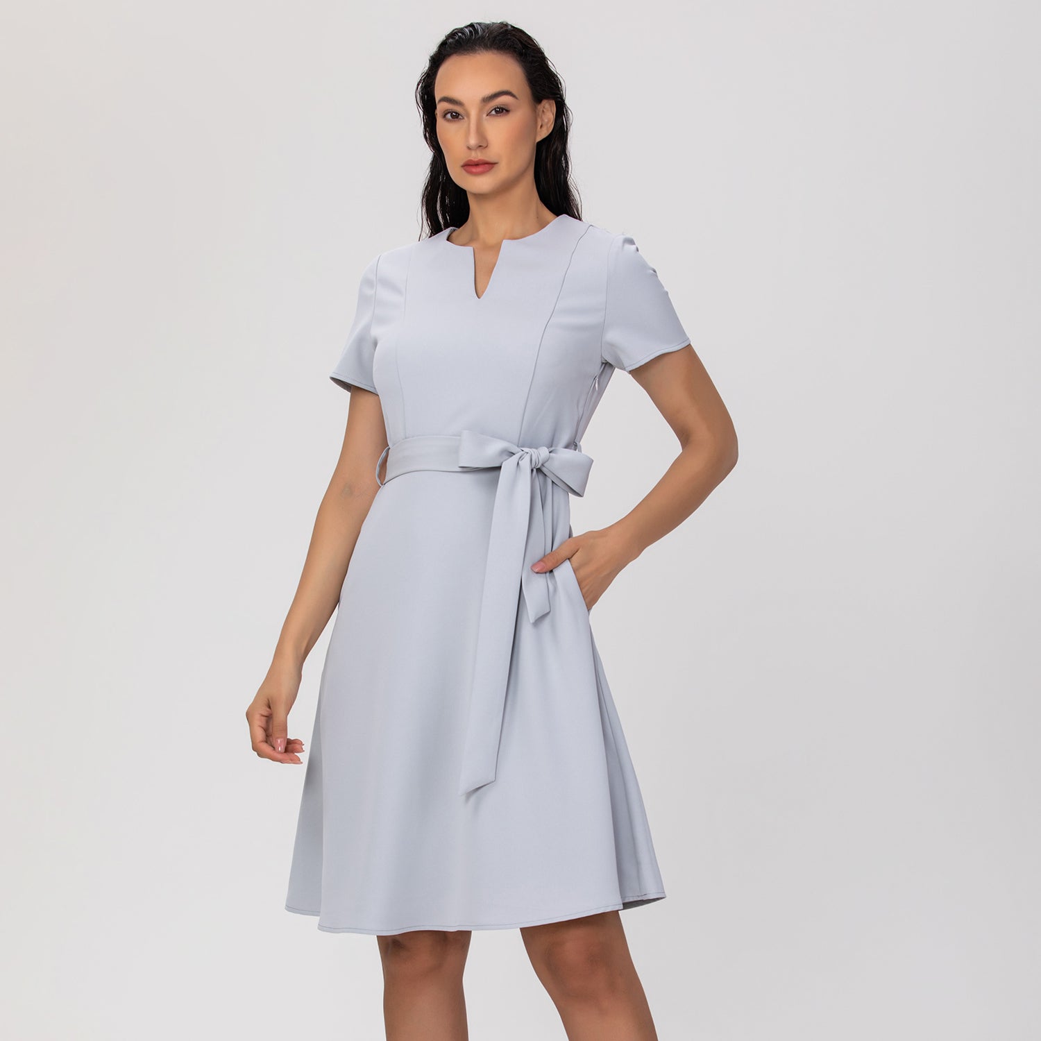 Robe tailleur ceinturée