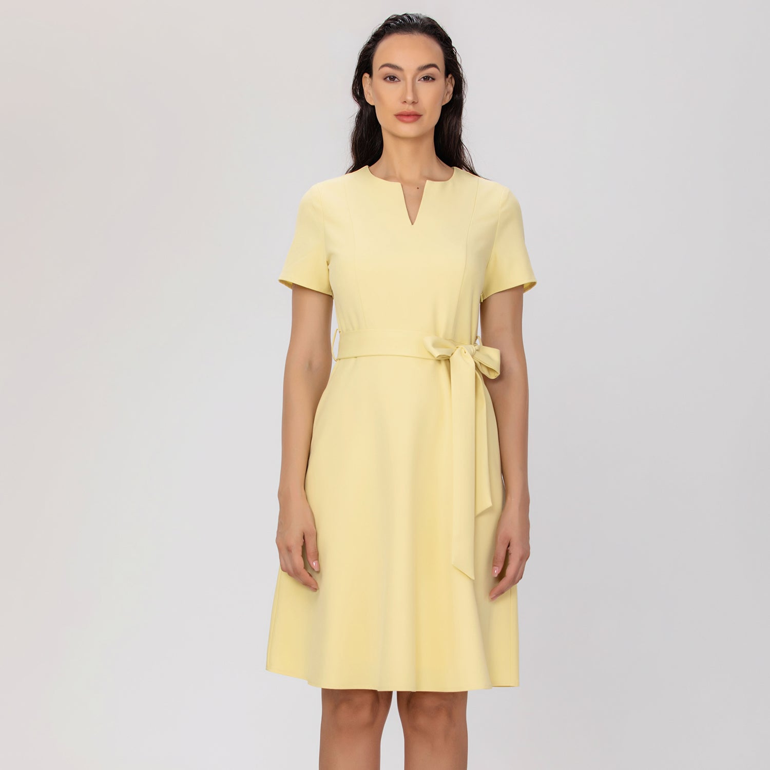 Robe tailleur ceinturée