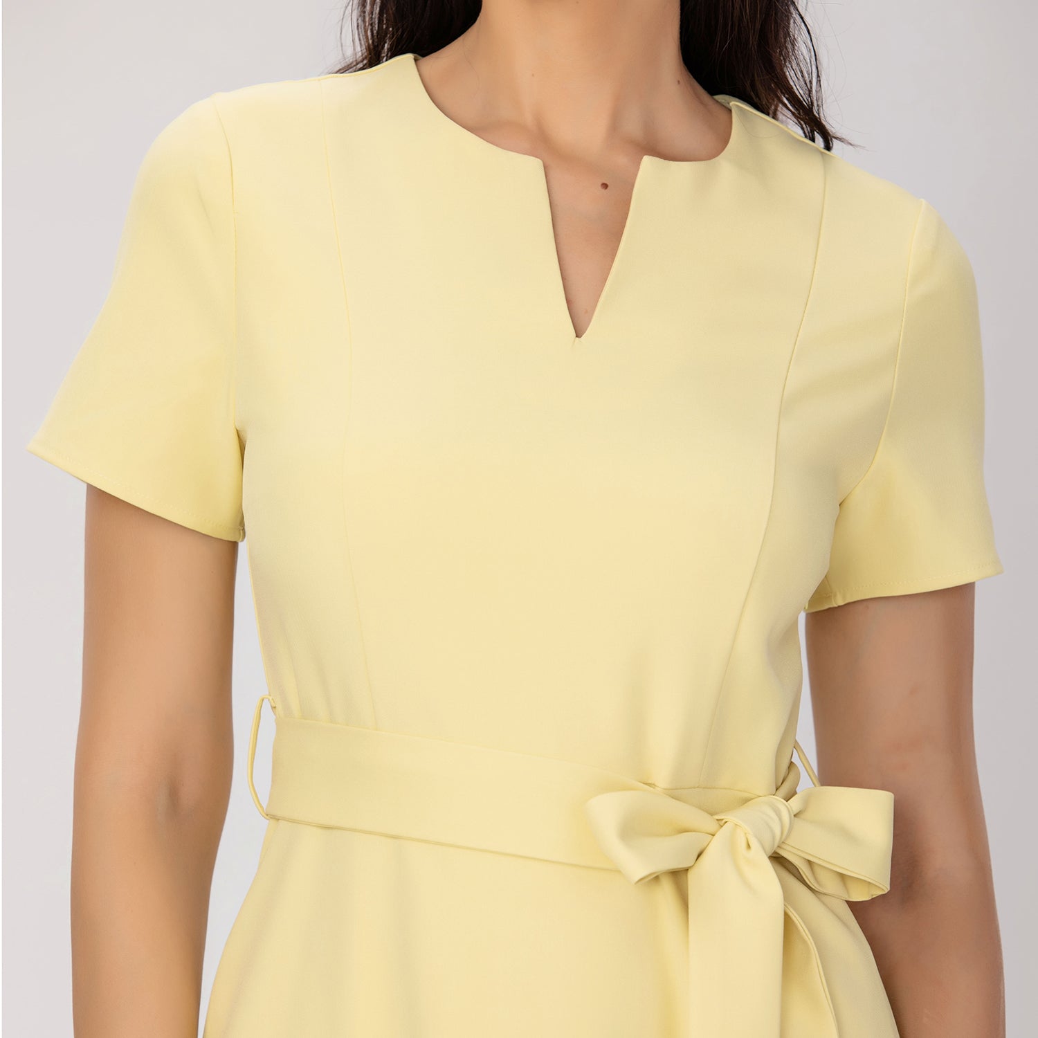 Robe tailleur ceinturée