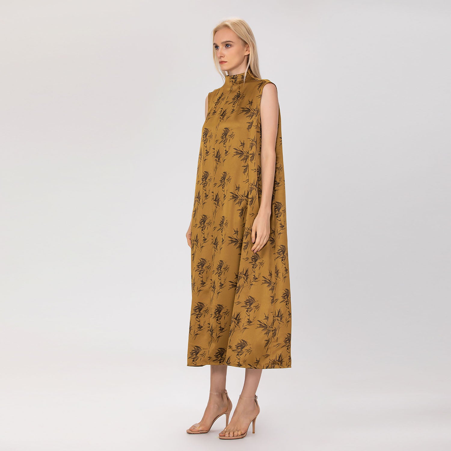 Robe sans manches en jacquard à col montant