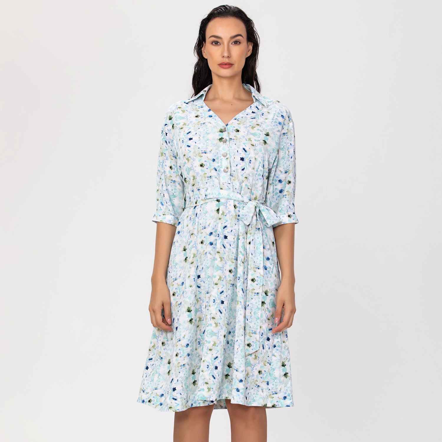 Robe chemise à imprimé floral et décolleté en V