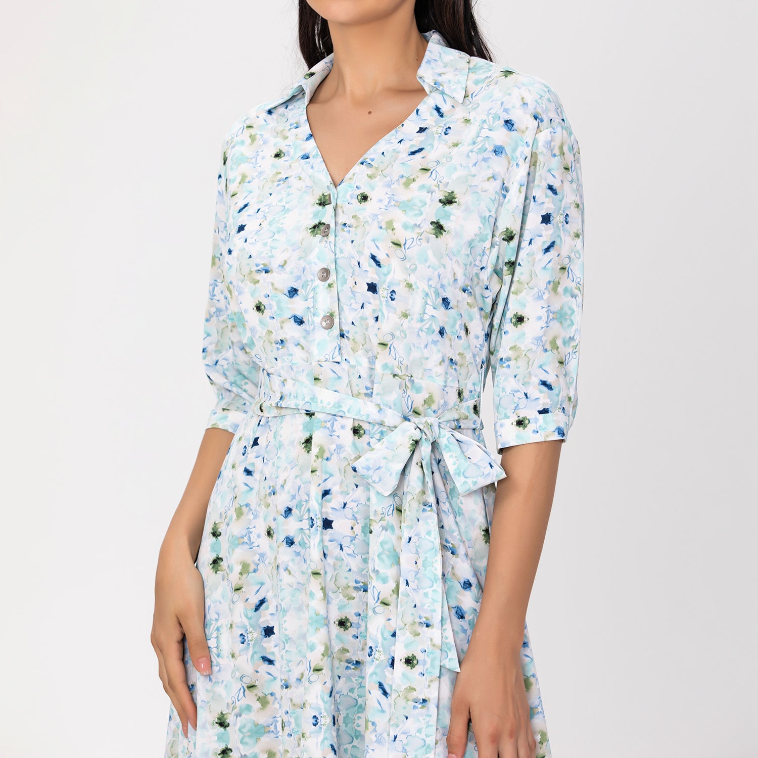 Robe chemise à imprimé floral et décolleté en V