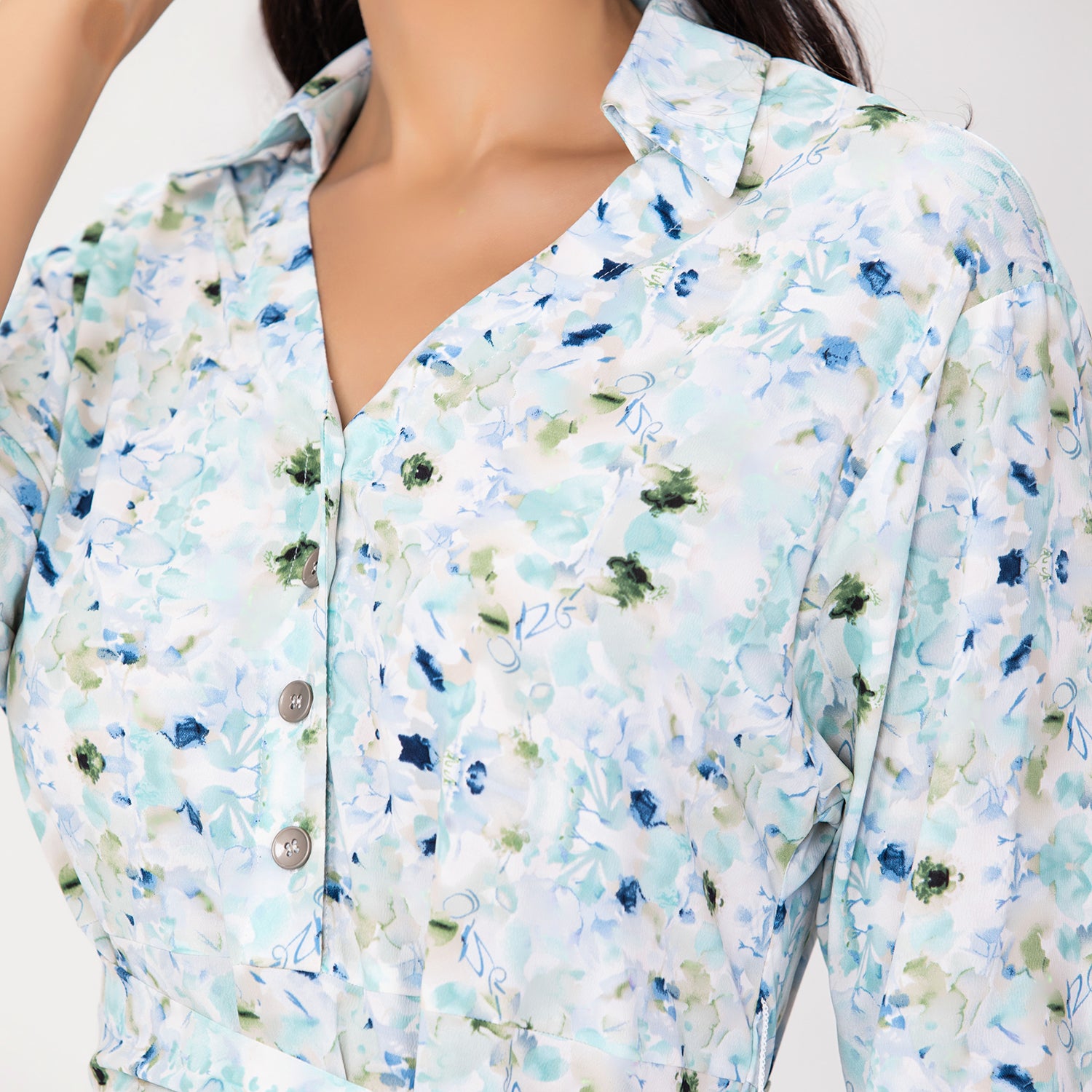 Robe chemise à imprimé floral et décolleté en V