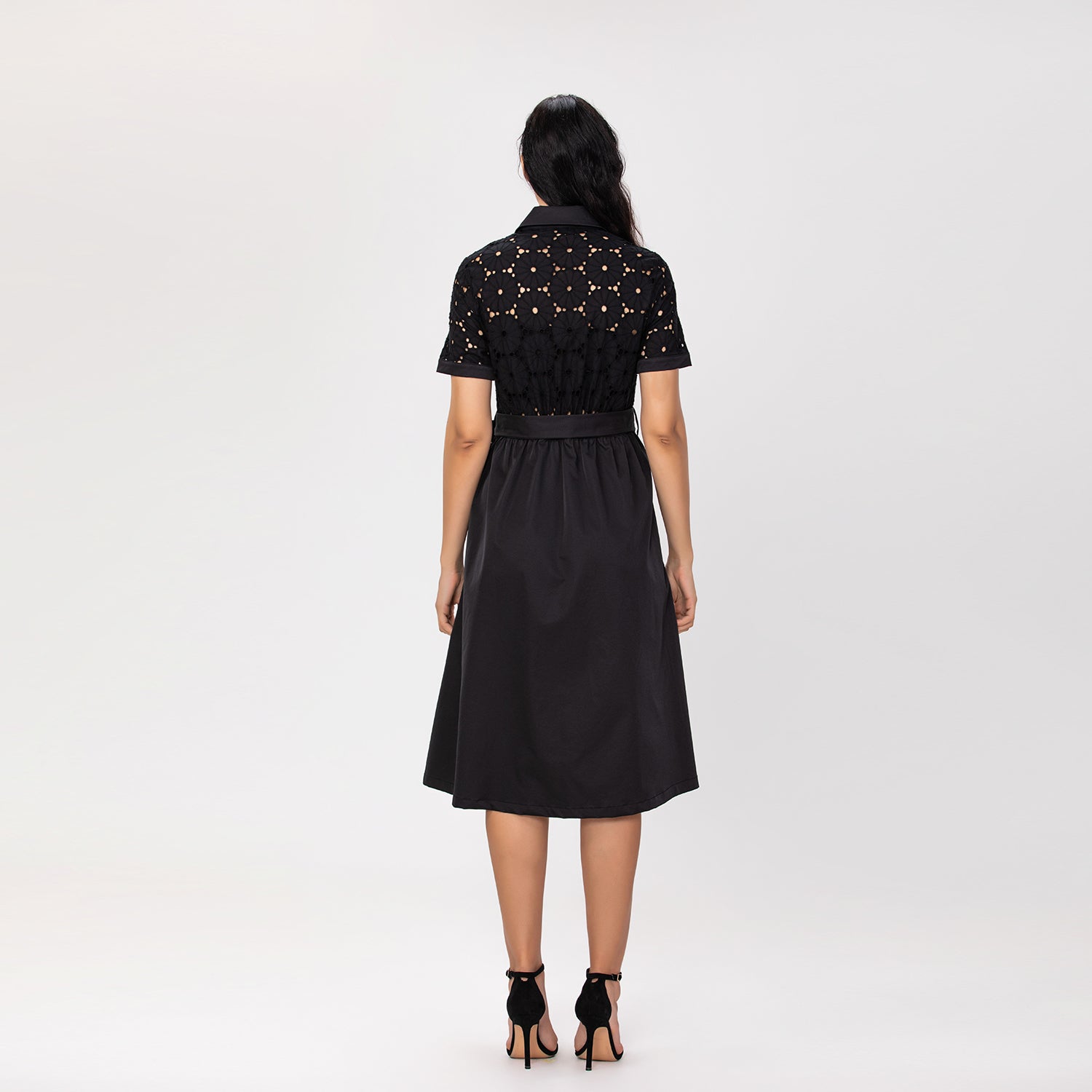 Robe chemise en dentelle et coton avec ceinture