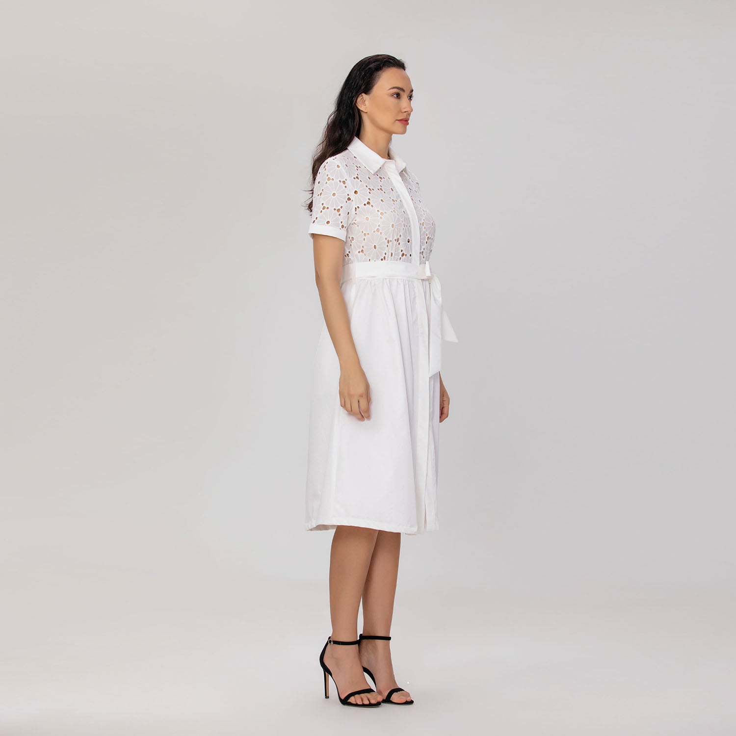 Robe chemise en dentelle et coton avec ceinture