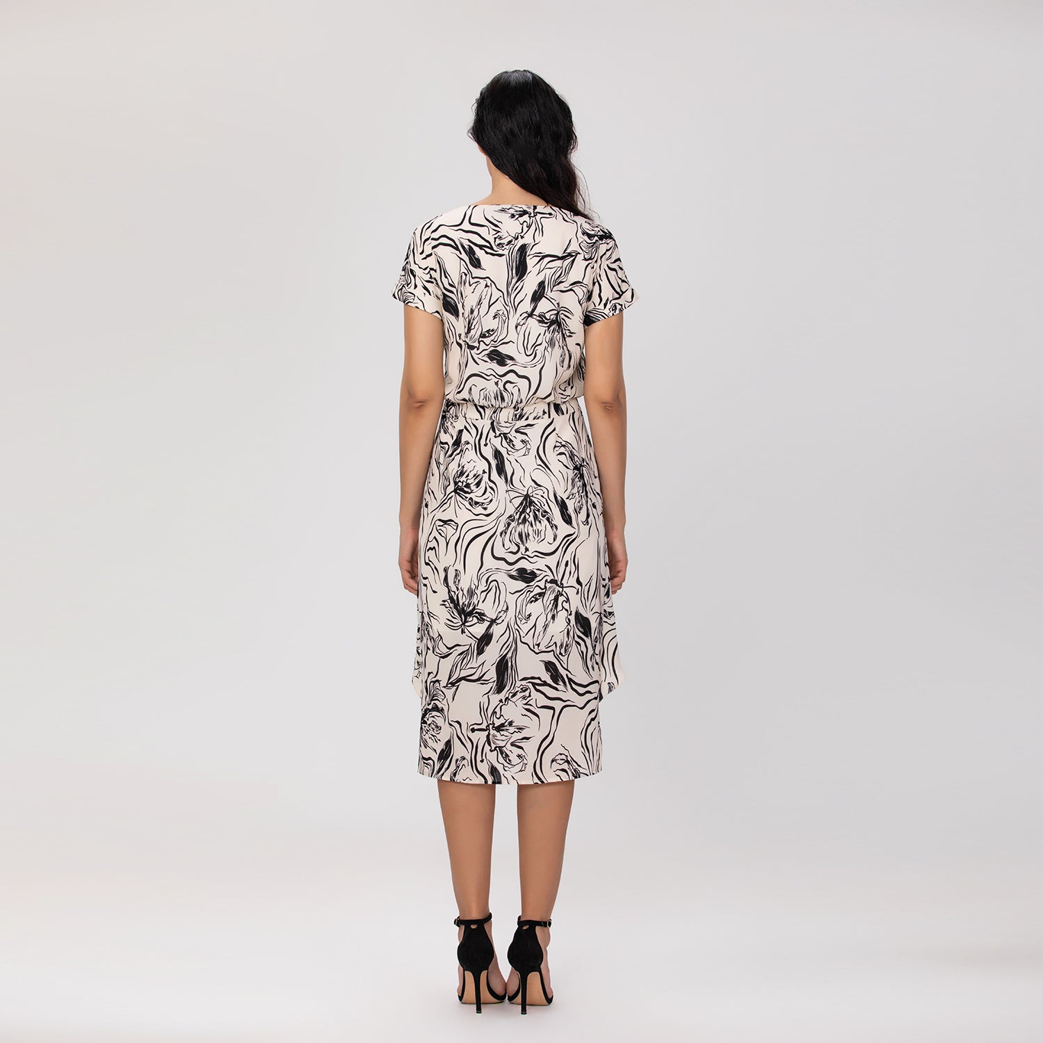 Robe mi-longue à imprimé feuillage et taille ceinturée