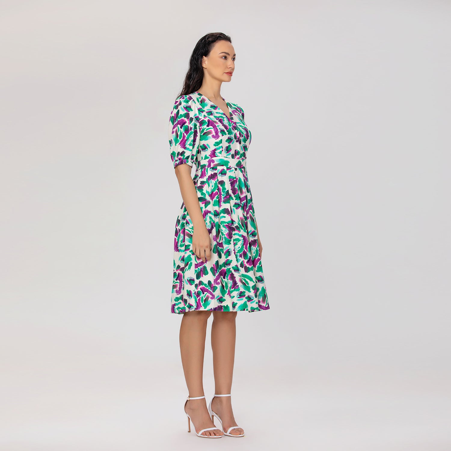 Robe midi à imprimé coloré et manches courtes