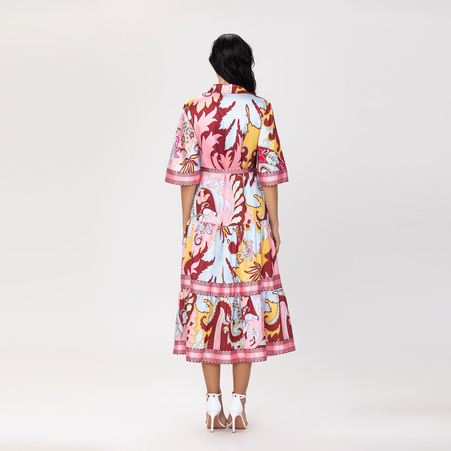 Robe chemise midi à imprimé artistique et ceinture nouée