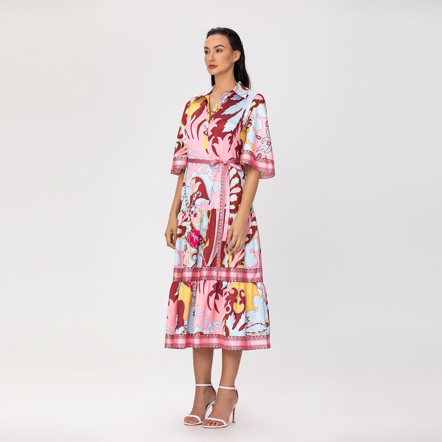 Robe chemise midi à imprimé artistique et ceinture nouée