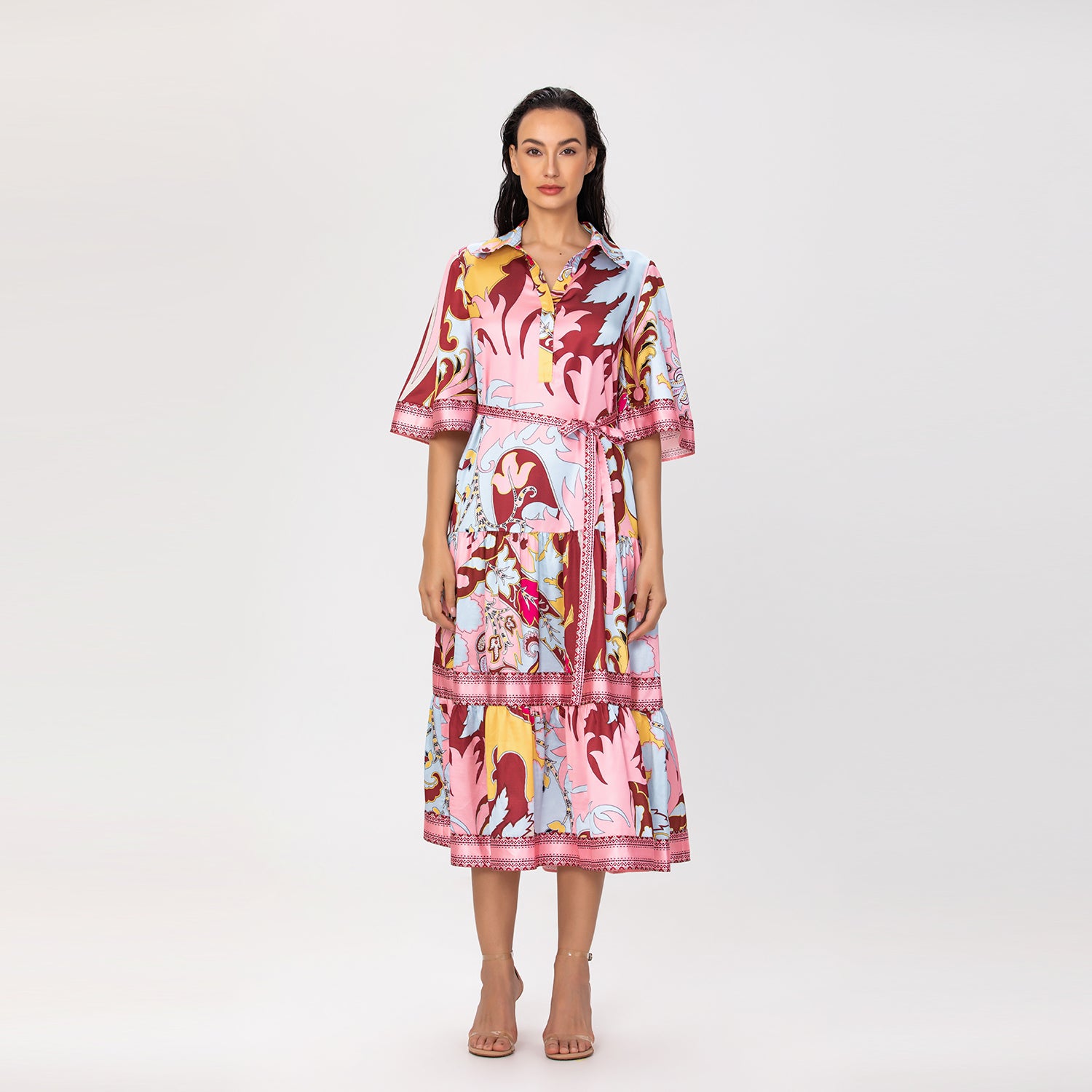 Robe chemise midi à imprimé artistique et ceinture nouée