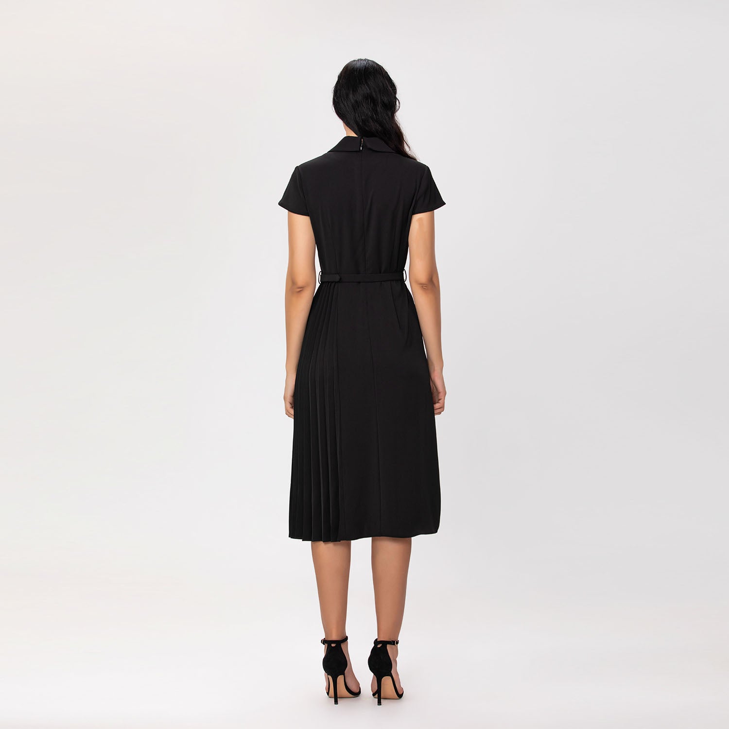 Robe midi plissée à col tailleur