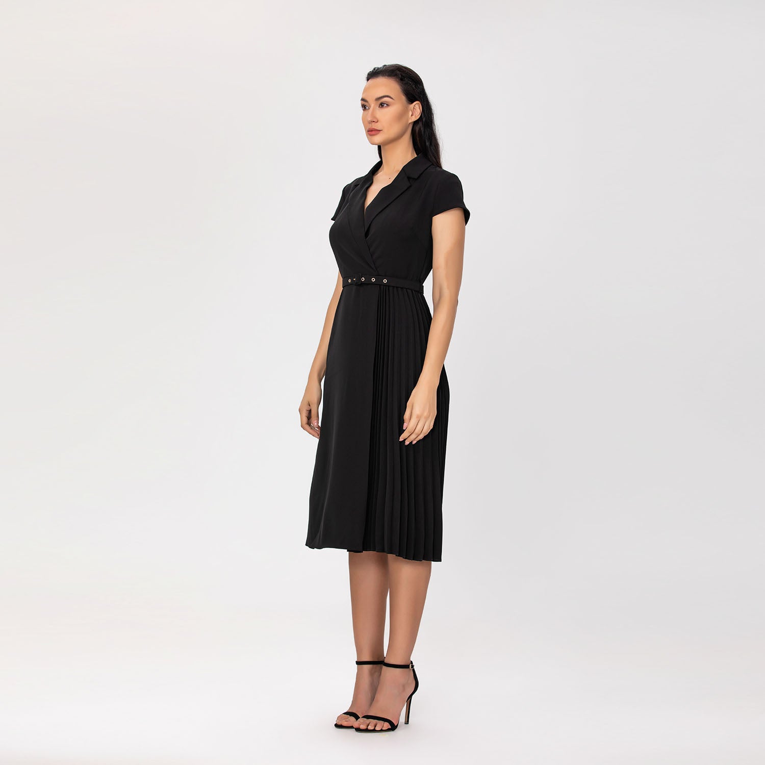 Robe midi plissée à col tailleur