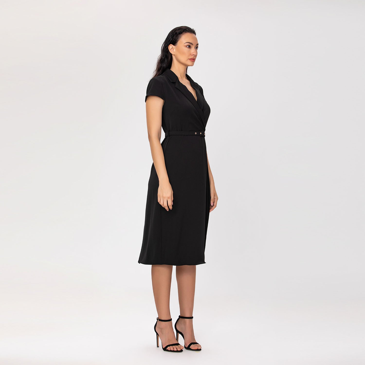 Robe midi plissée à col tailleur