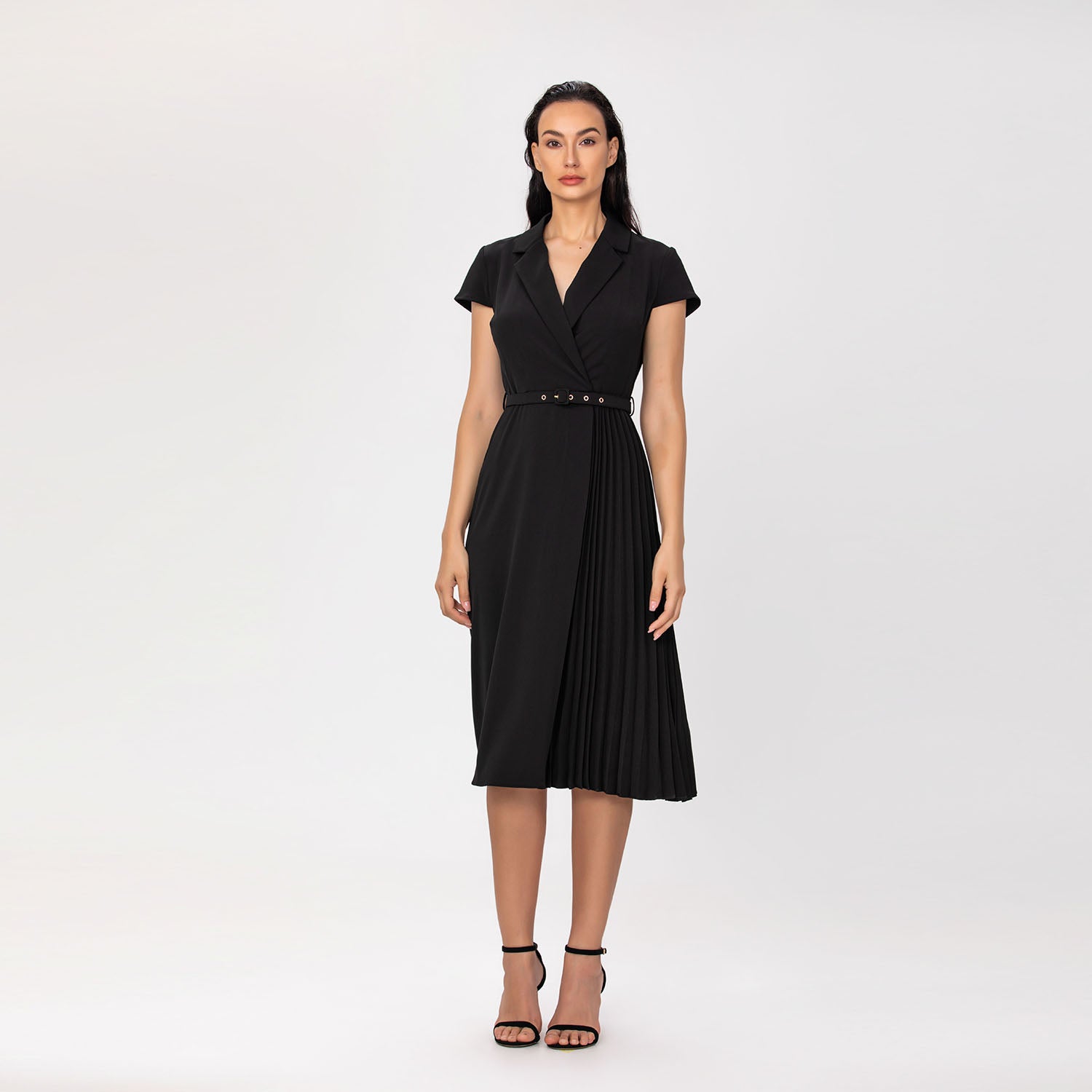Robe midi plissée à col tailleur