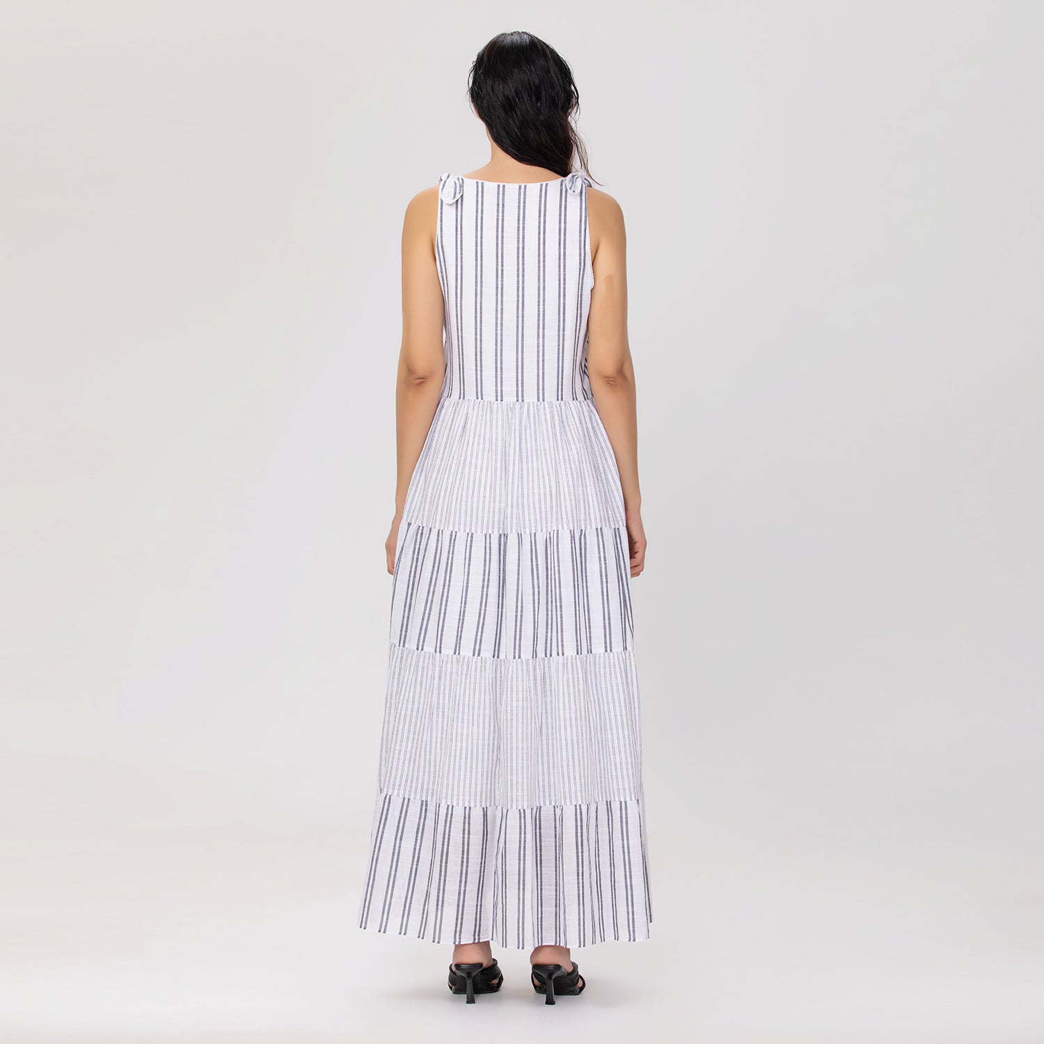 Robe à jeu de rayures et panneaux nivelés