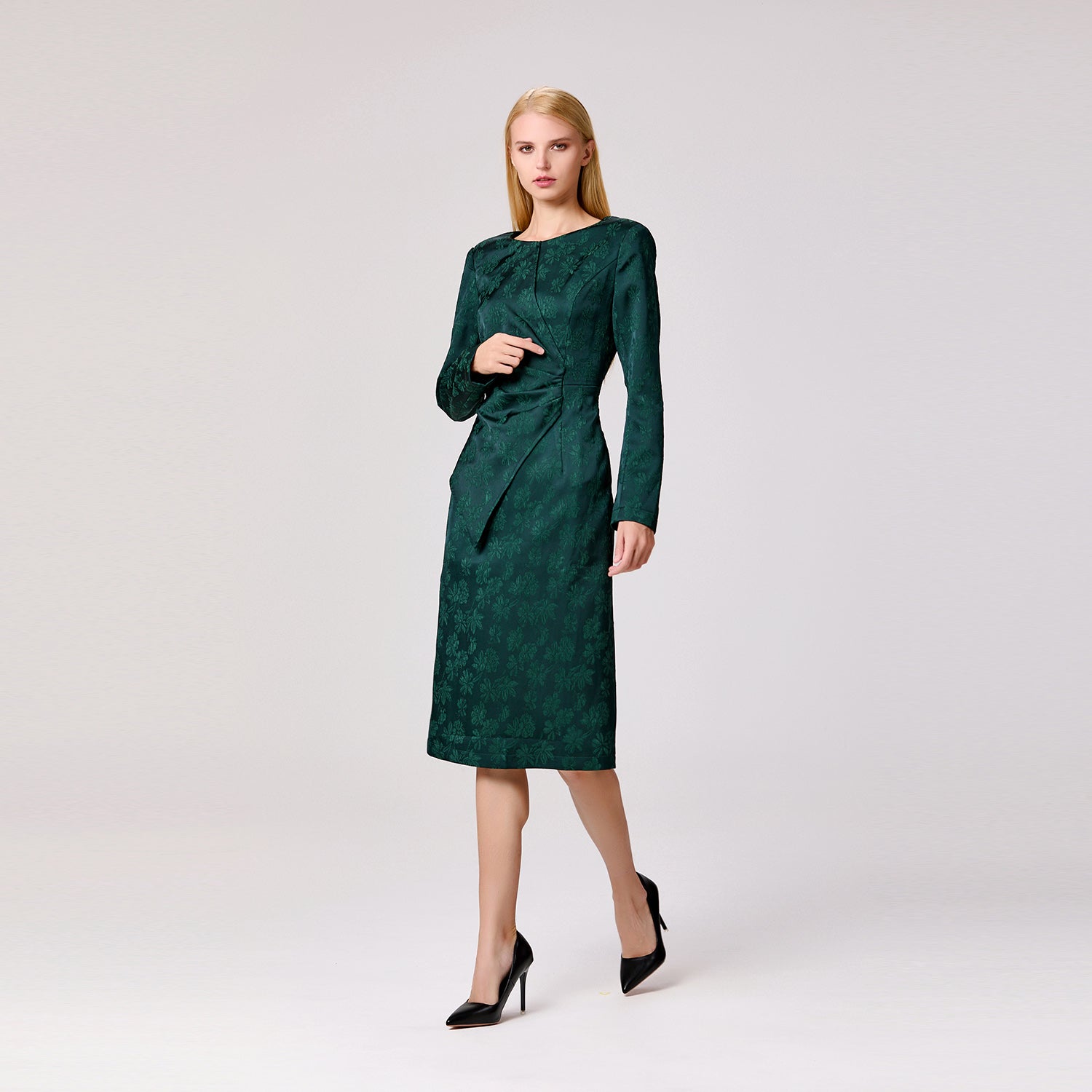 Robe asymétrique ajustée en brocart