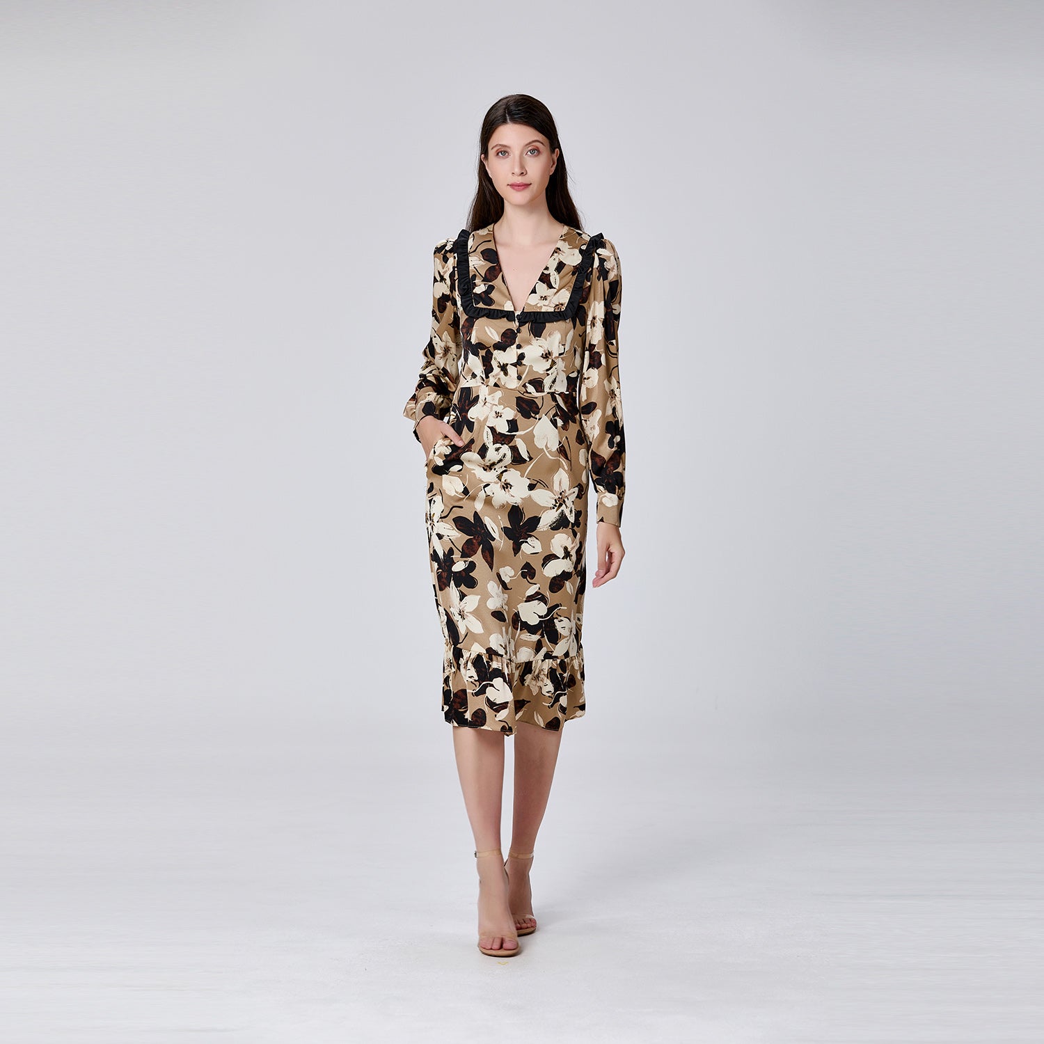 Robe à imprimé macro fleuri avec col volanté