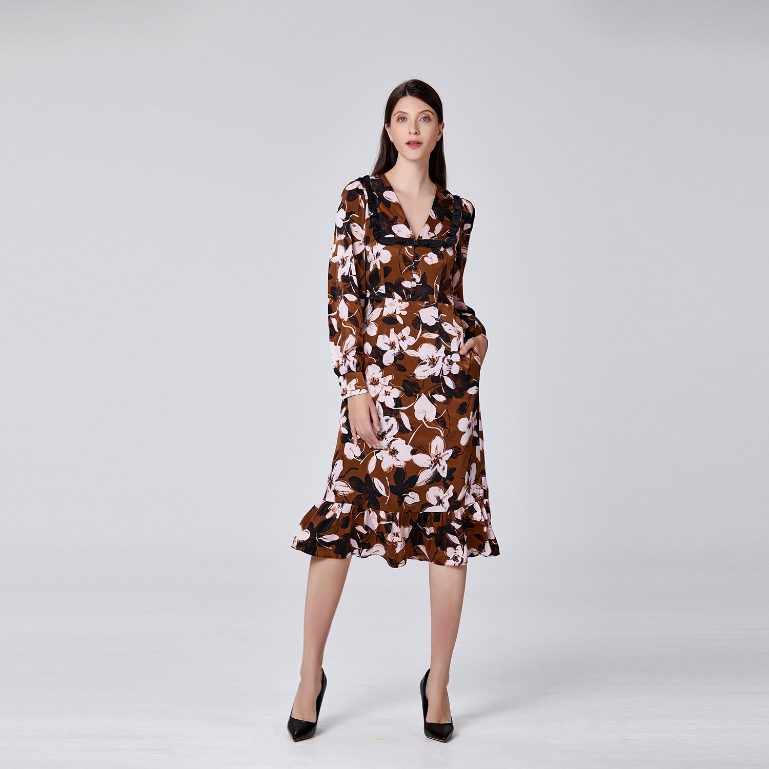 Robe à imprimé macro fleuri avec col volanté