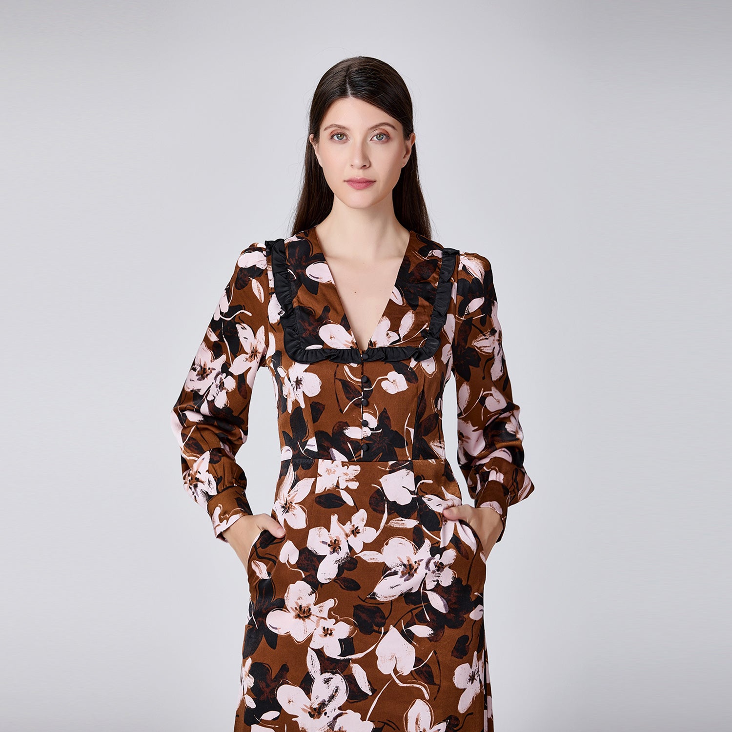 Robe à imprimé macro fleuri avec col volanté
