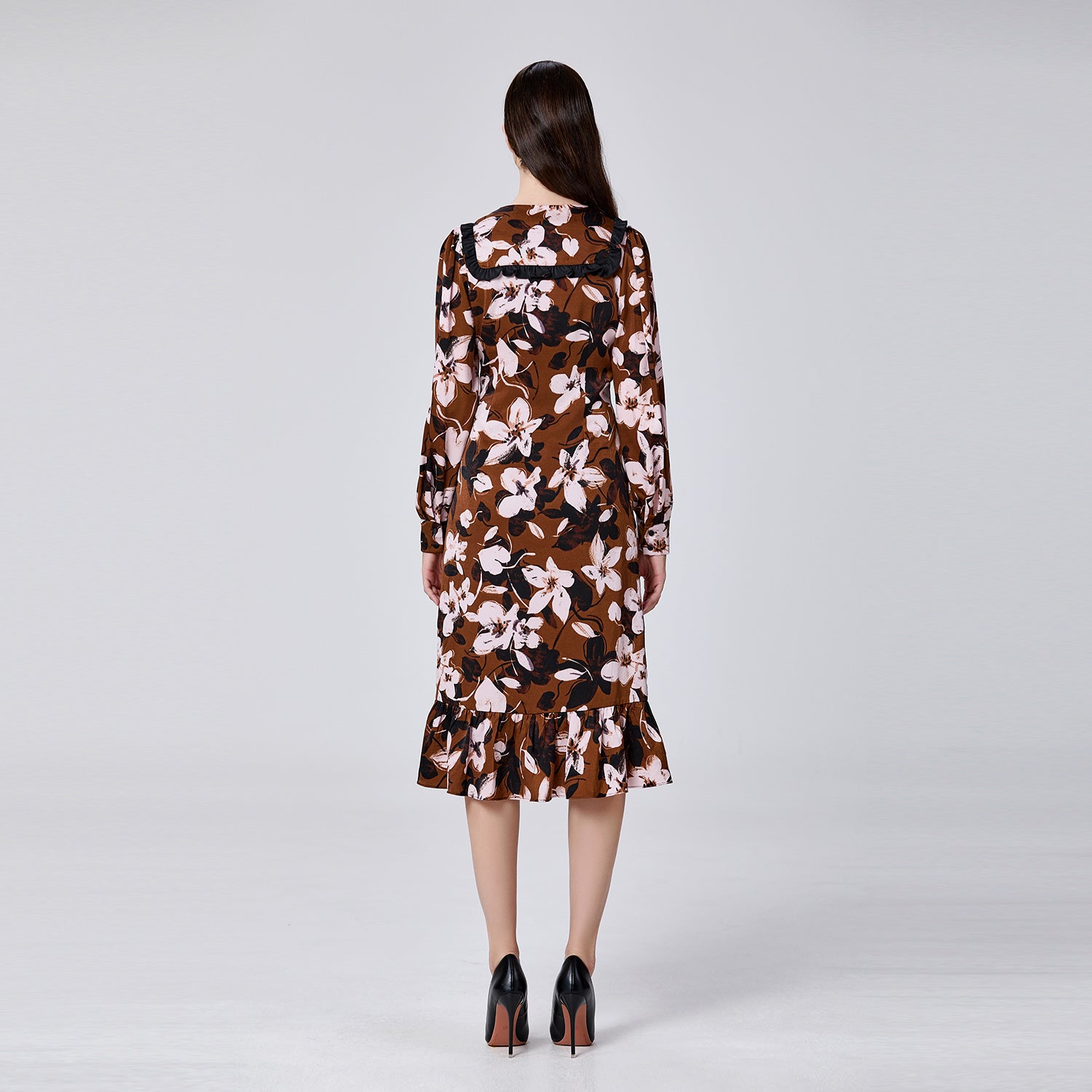 Robe à imprimé macro fleuri avec col volanté