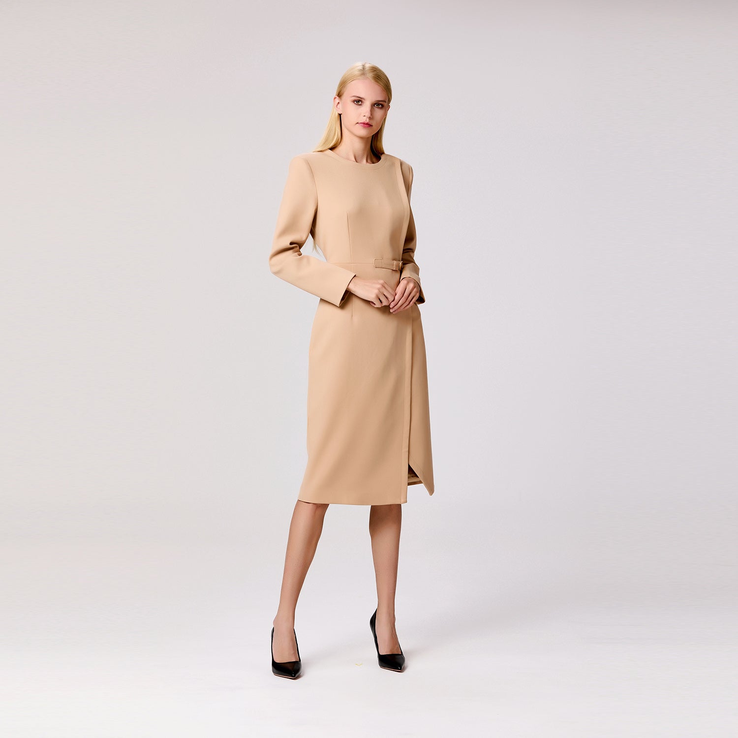 Robe portefeuille minimaliste tailleur avec boucle latérale