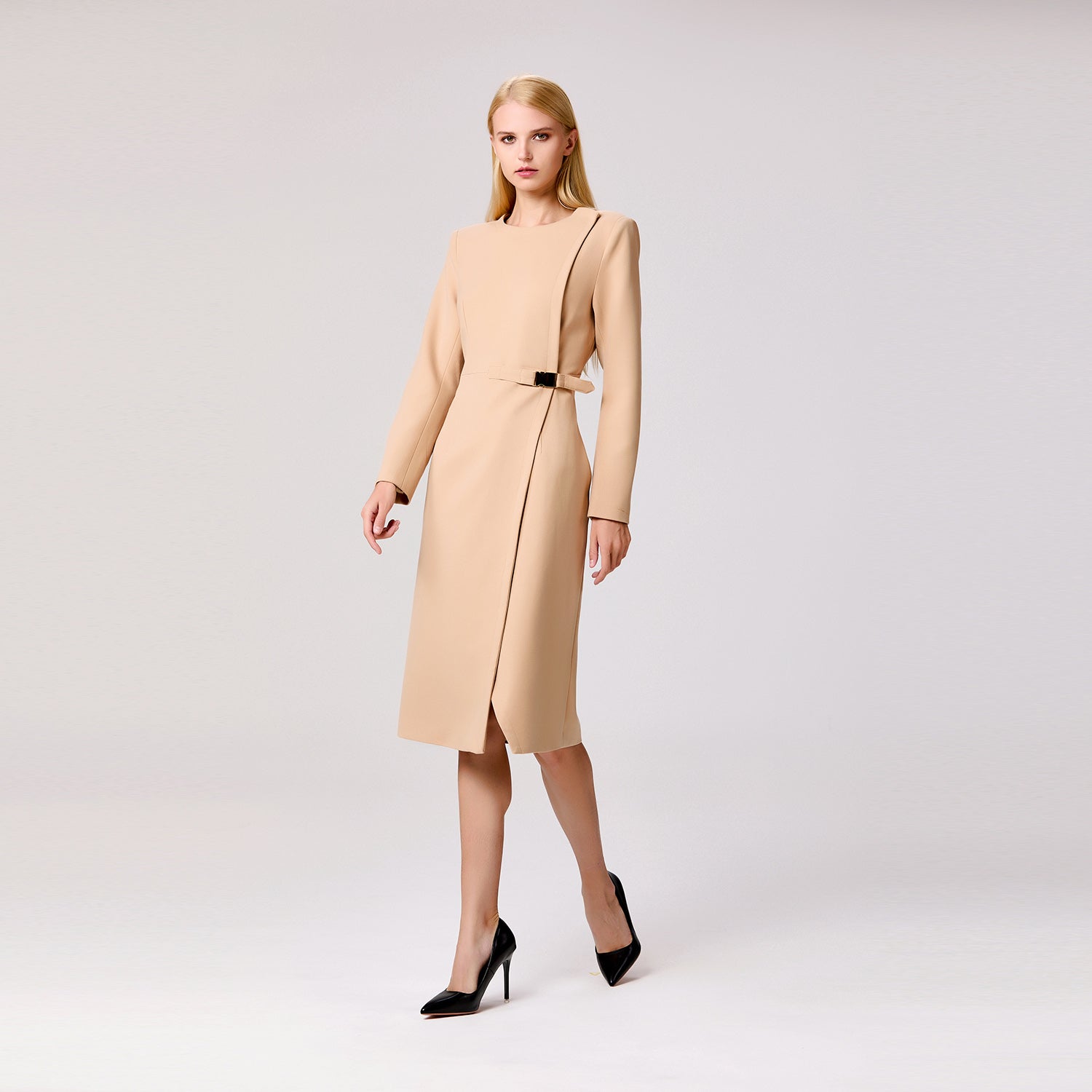 Robe portefeuille minimaliste tailleur avec boucle latérale