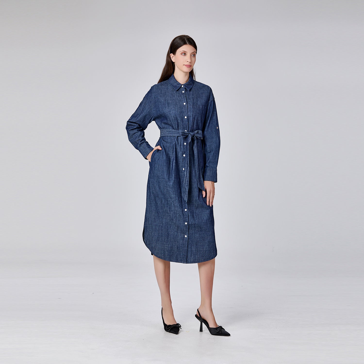 Robe chemise en denim  souple ceinturée