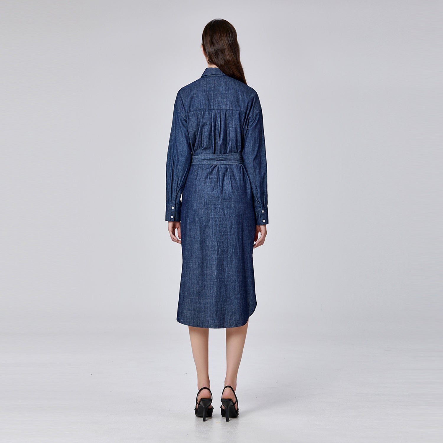 Robe chemise en denim  souple ceinturée