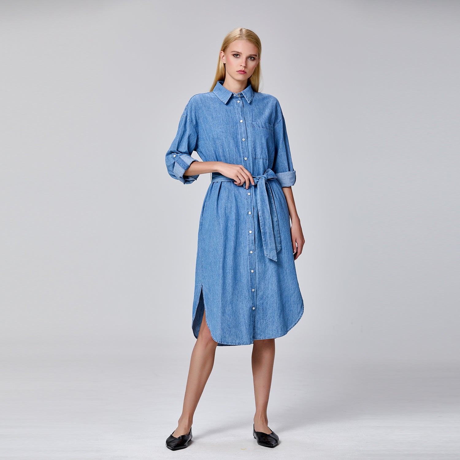Robe chemise en denim  souple ceinturée