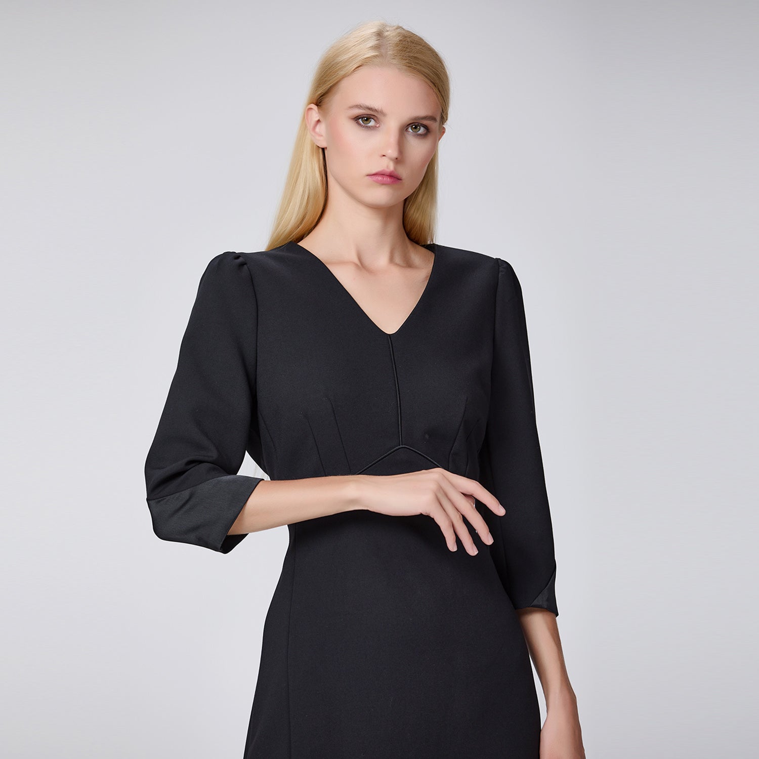 Robe ajustée à décolleté en V