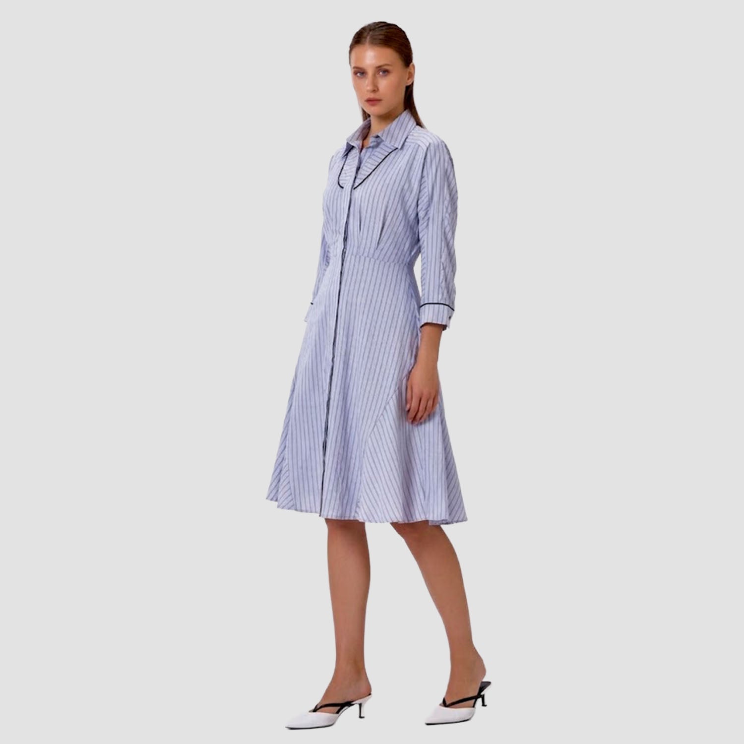 Robe chemise à fines rayures avec ourlet évasé - Smart & Joy