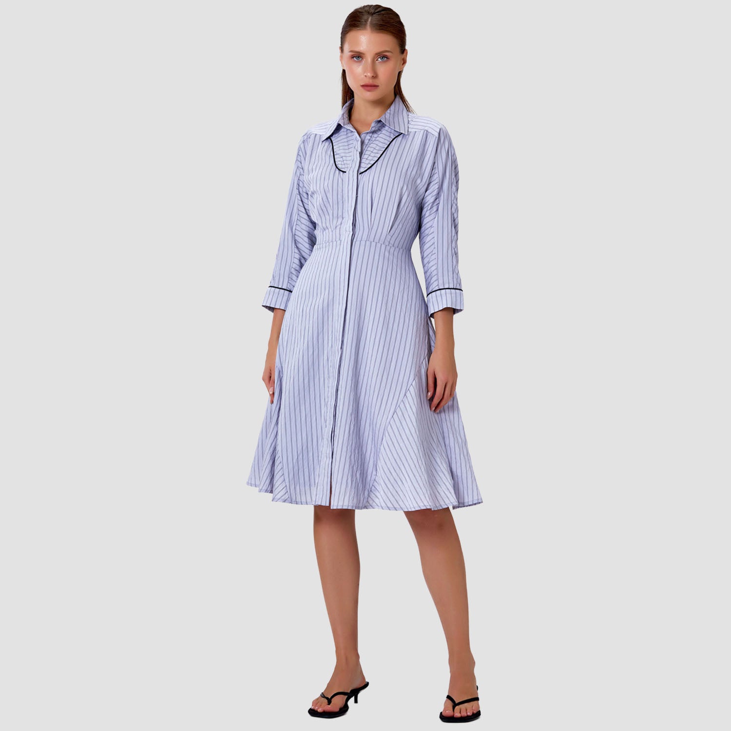 Robe chemise à fines rayures avec ourlet évasé - Smart & Joy