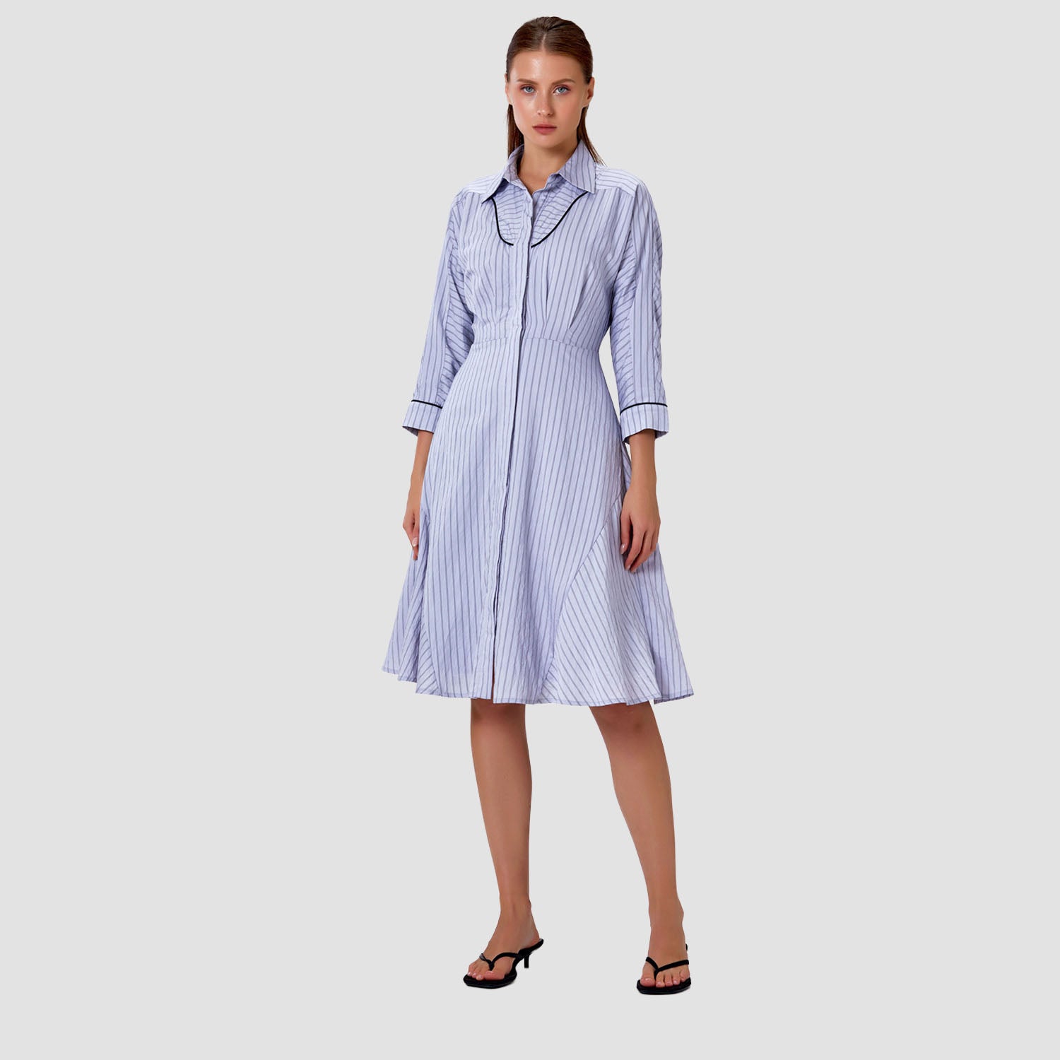 Robe chemise à fines rayures avec ourlet évasé - Smart & Joy